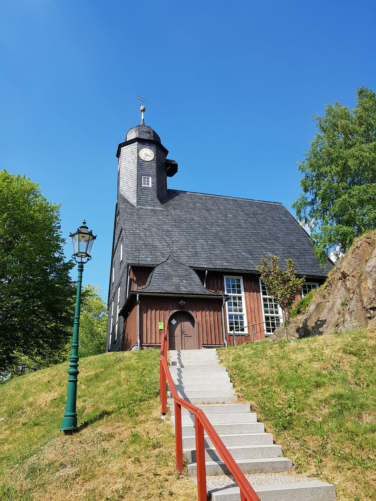 Das Innere der St. Salvator Kirche im Harzort Trautenstein beeindruckt in besonderem Maße.