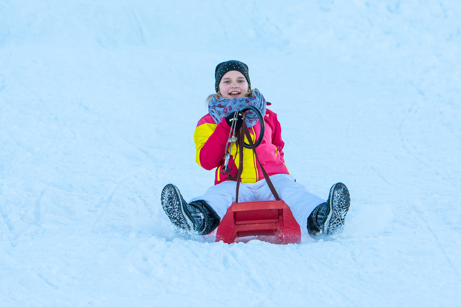 Im winterlichen Oberharz kann man an zahlreichen Hängen Schlitten fahren.